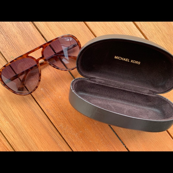 Michael Kors Aviator sunglasses - Picture 3 of 3